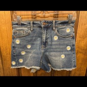 Judy Blue Daisy Embroidered Cut-Off Frayed Hem Mid Rise Shorts Small.